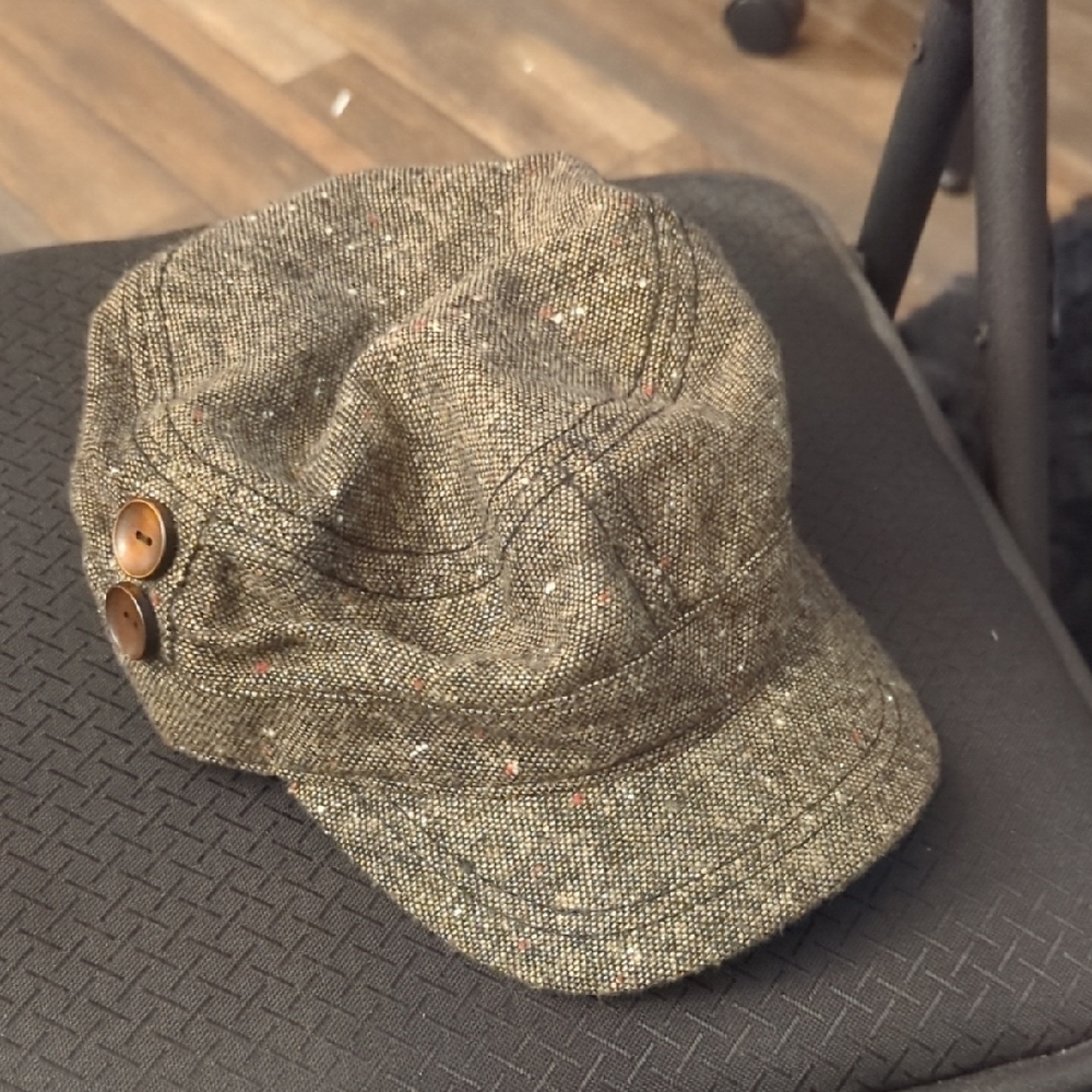 Stylish Grey Tweed Cap with Button , Red/White Specks Accents